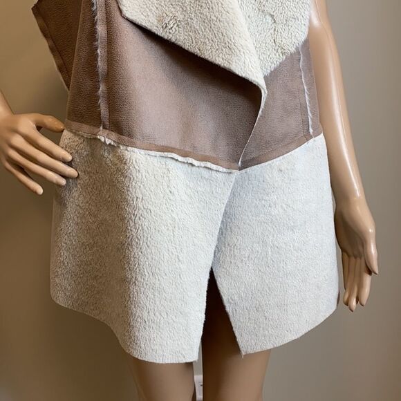 ❤️Last Chance Chico’s faux fur faux suede open front vest size M - Picture 3 of 10